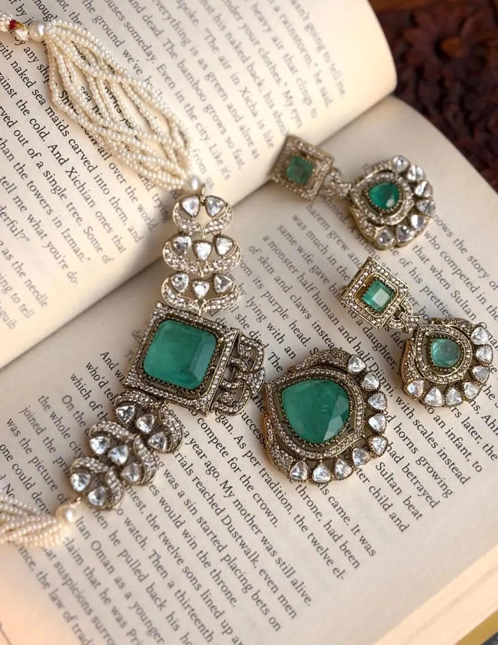 NAYAN Victorian Pearl Choker Necklace Set