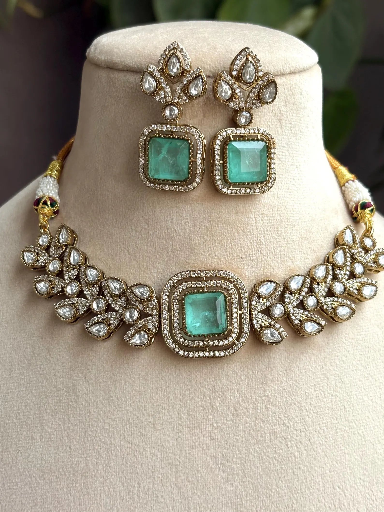 VRINDA Mint Choker Set in Victorian Style