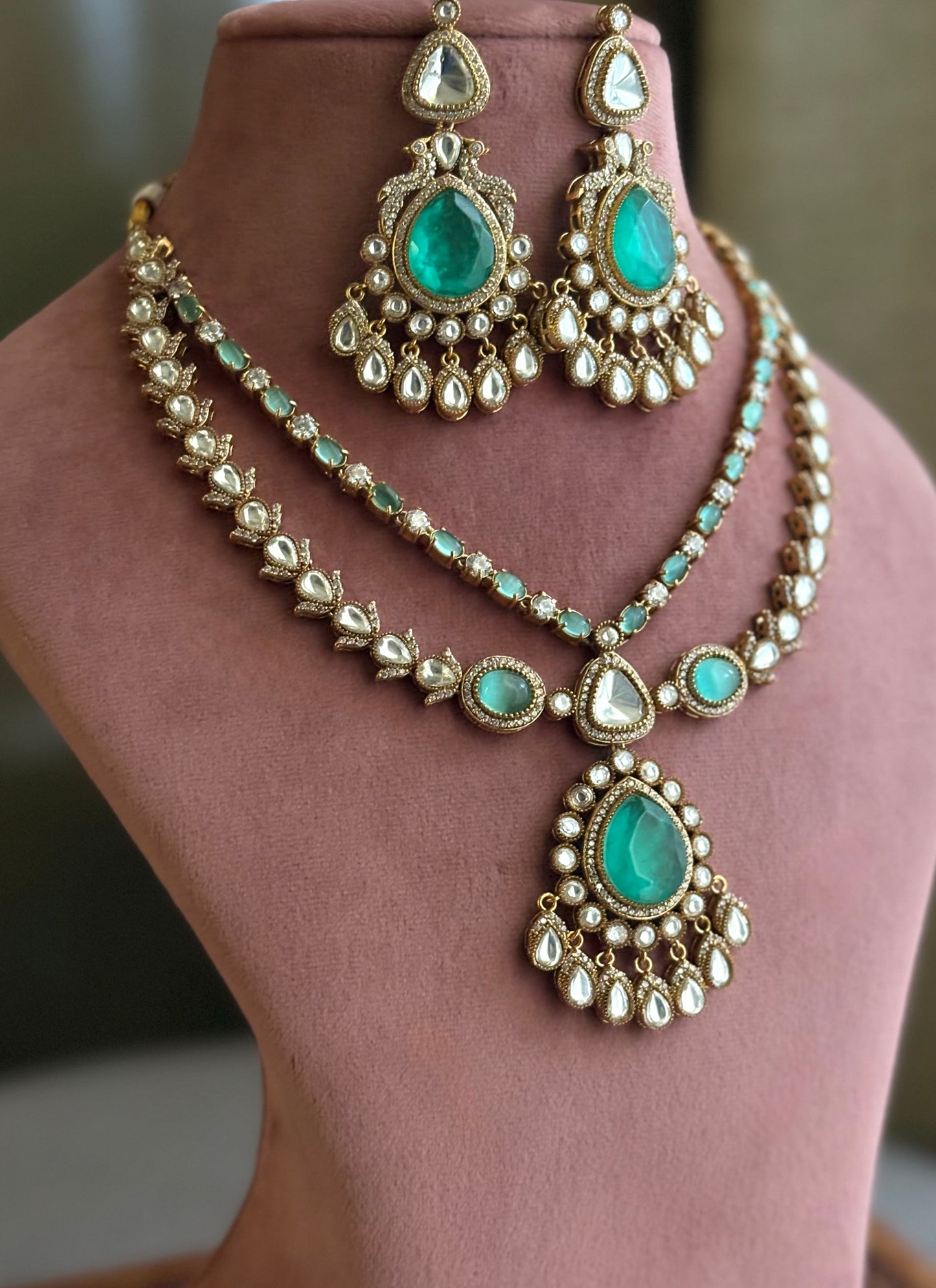 TARINI Mint Necklace Set