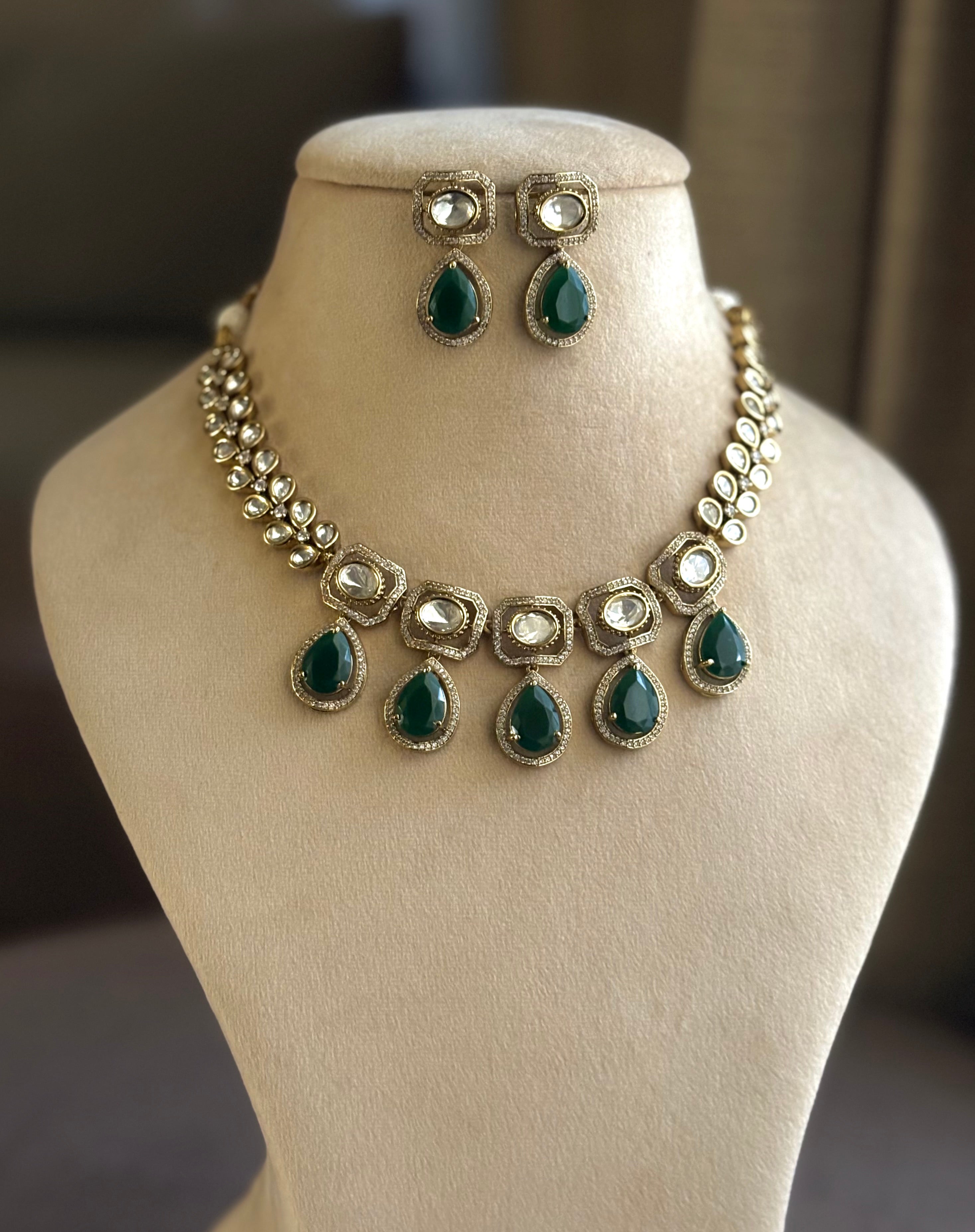 ZIBA Victorian Style Green Necklace set