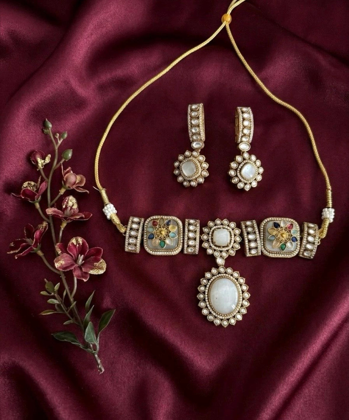 TVESHA White Necklace Set