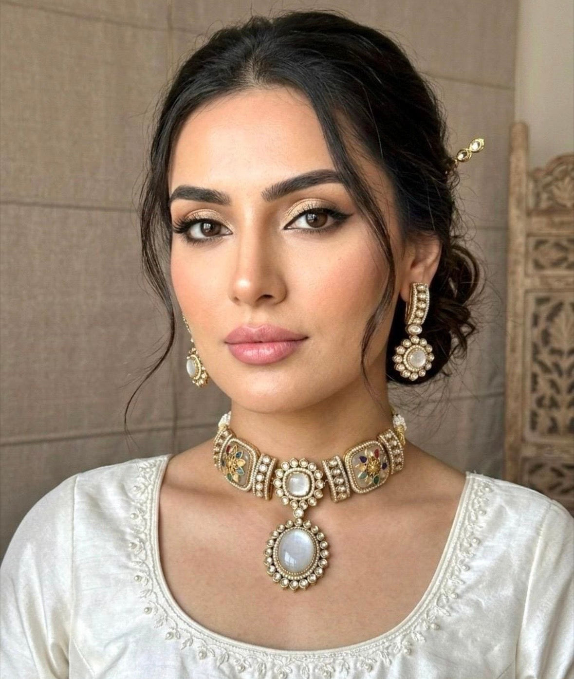 TVESHA White Necklace Set