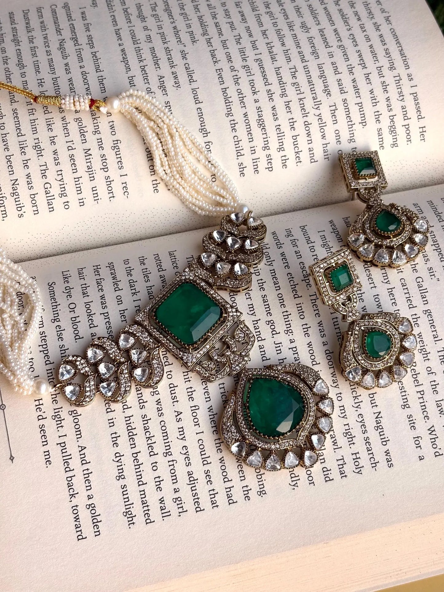 NAYAN Victorian Pearl Choker Necklace Set