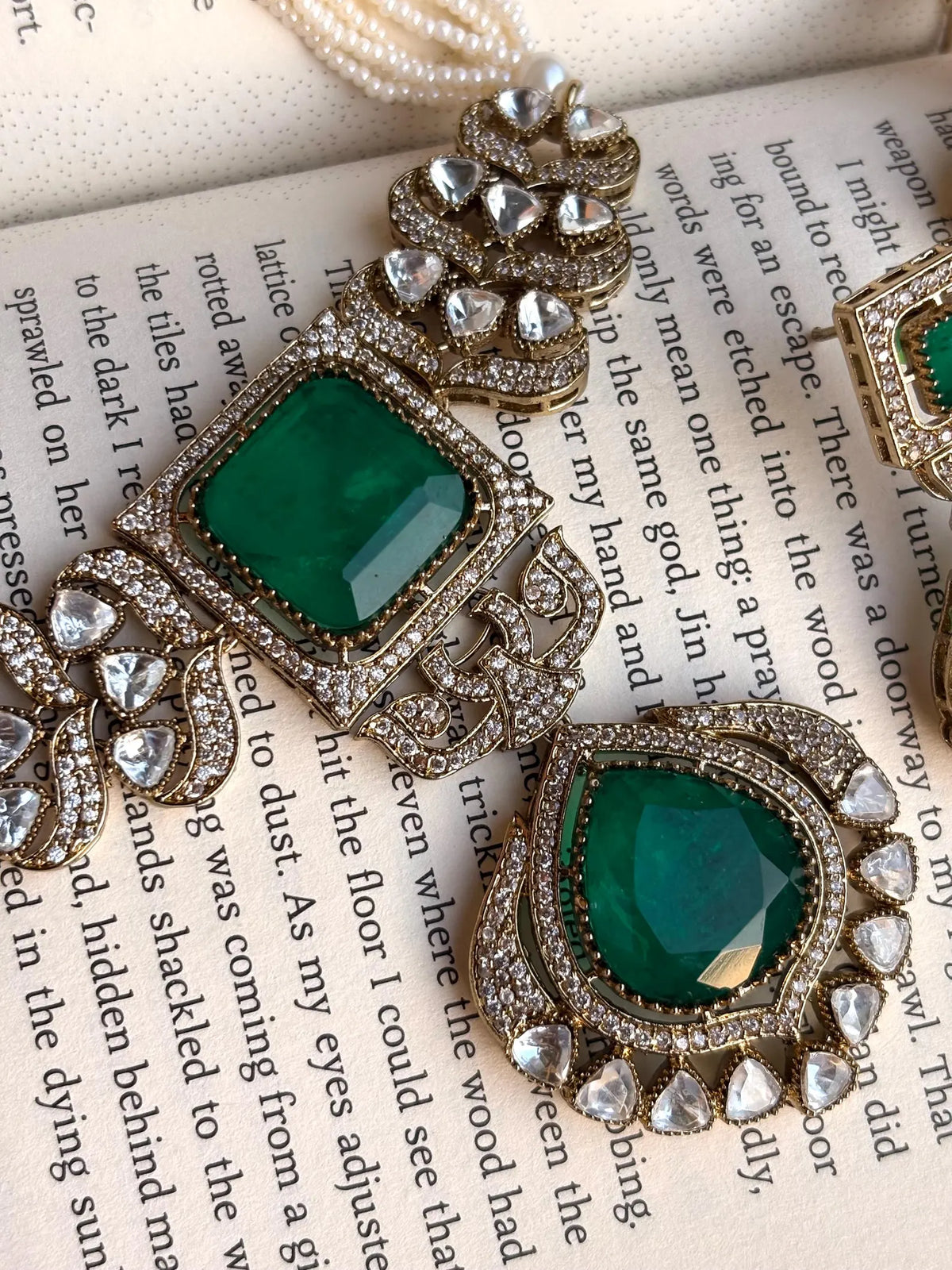 NAYAN Victorian Pearl Choker Necklace Set