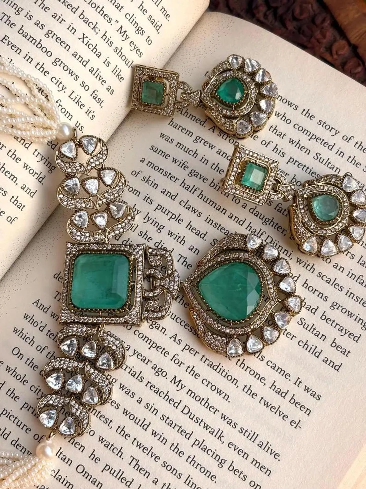 NAYAN Victorian Pearl Choker Necklace Set