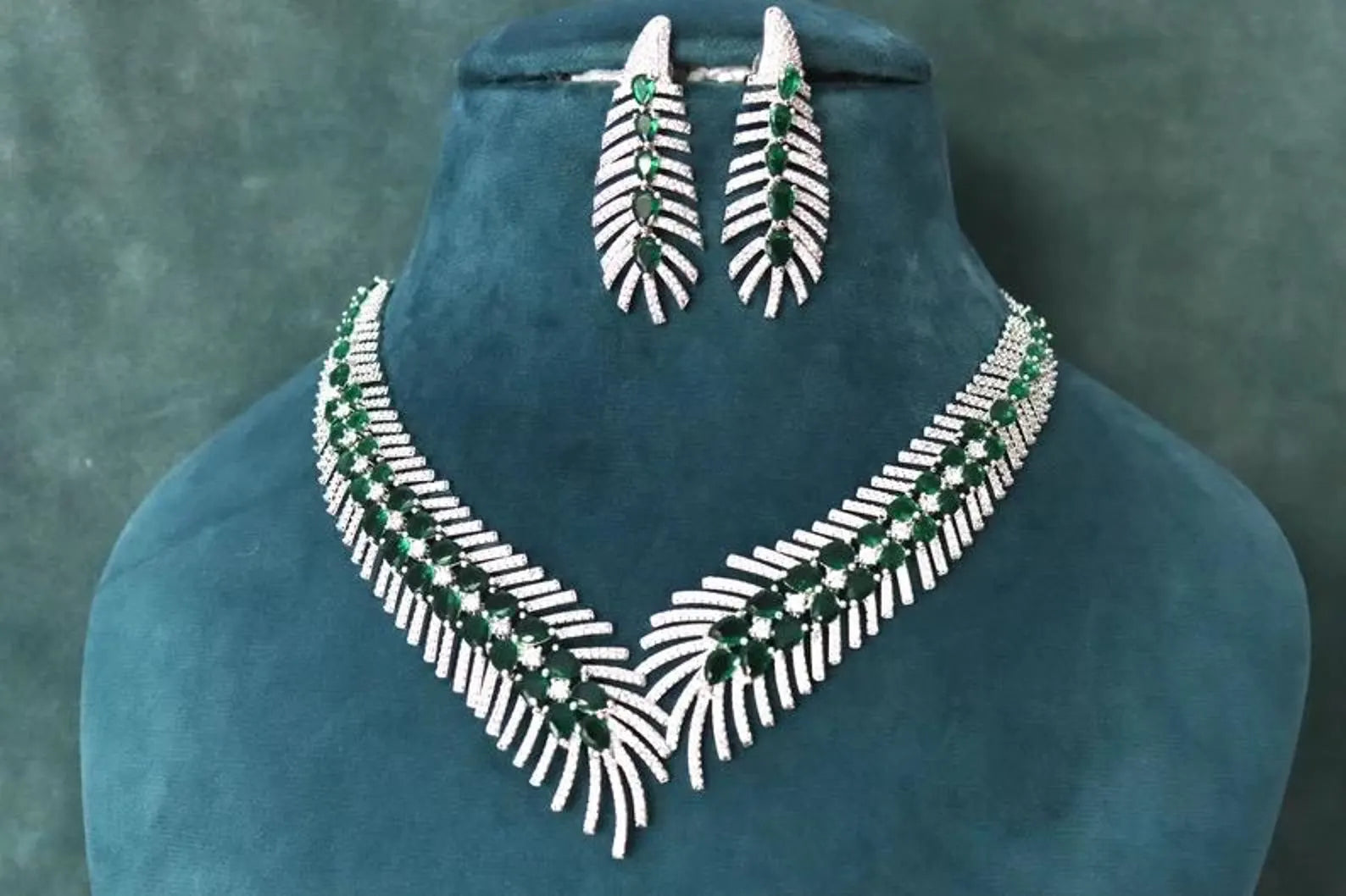 REBECCA Purple Feather AD Necklace Set