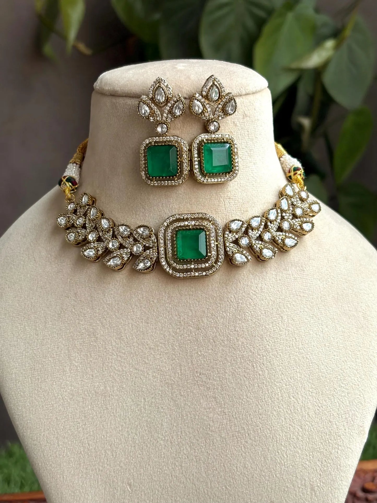 VRINDA Mint Choker Set in Victorian Style