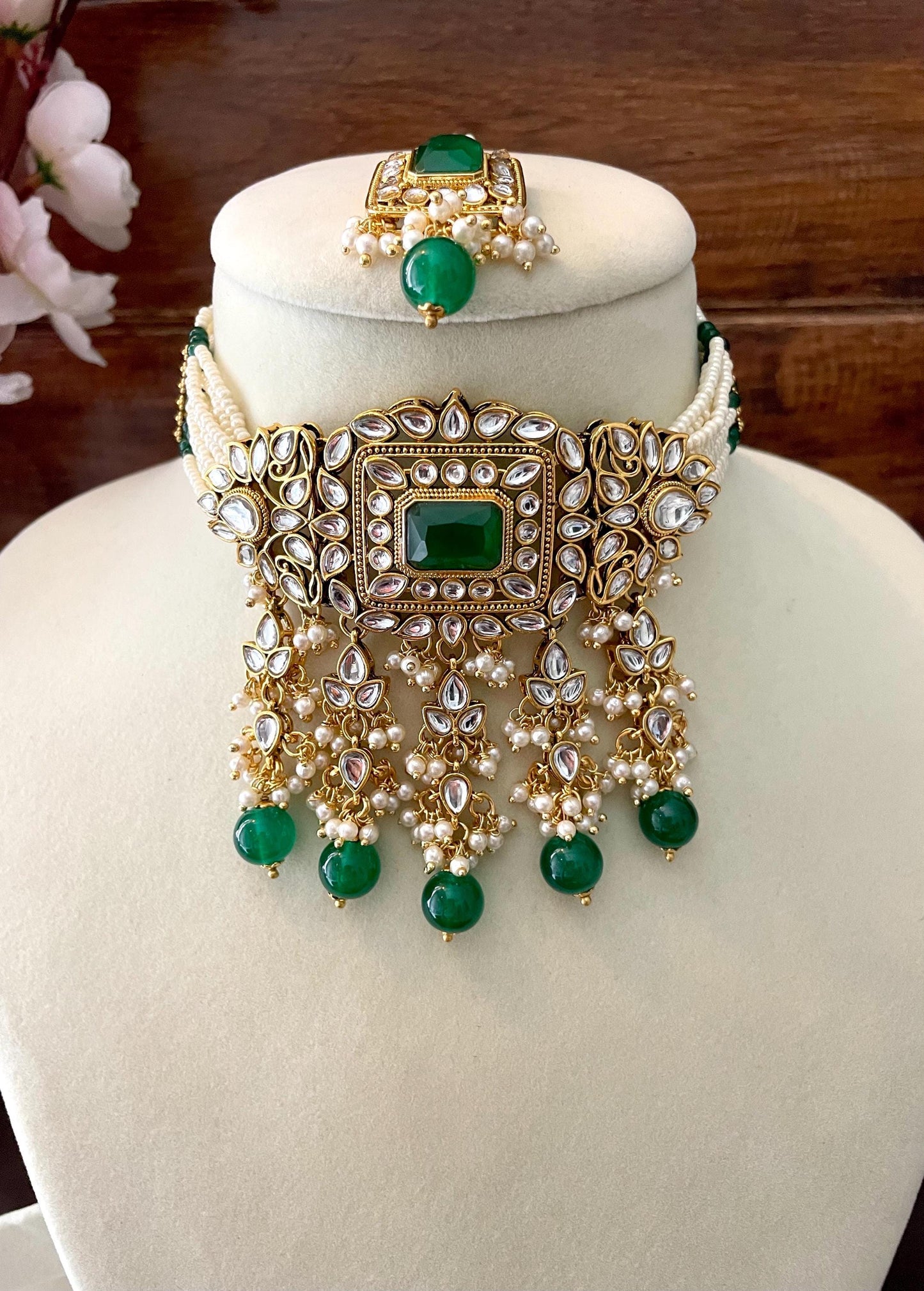 AMYRA Green Kundan Necklace Set