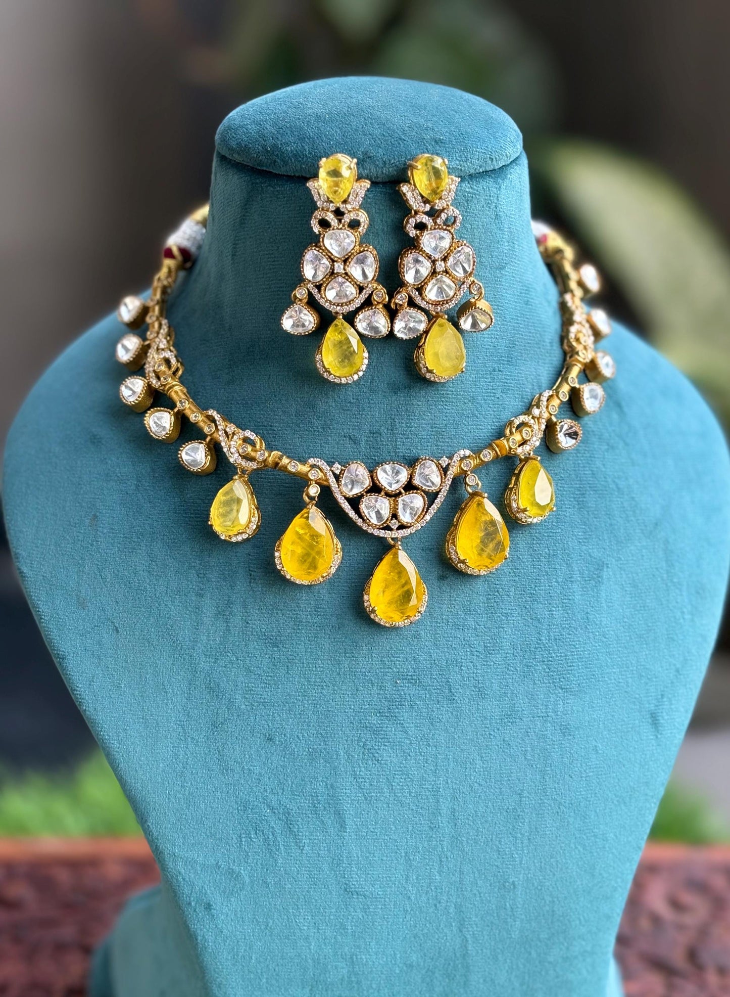 AMAYA Yellow Gold Hasli Necklace Set