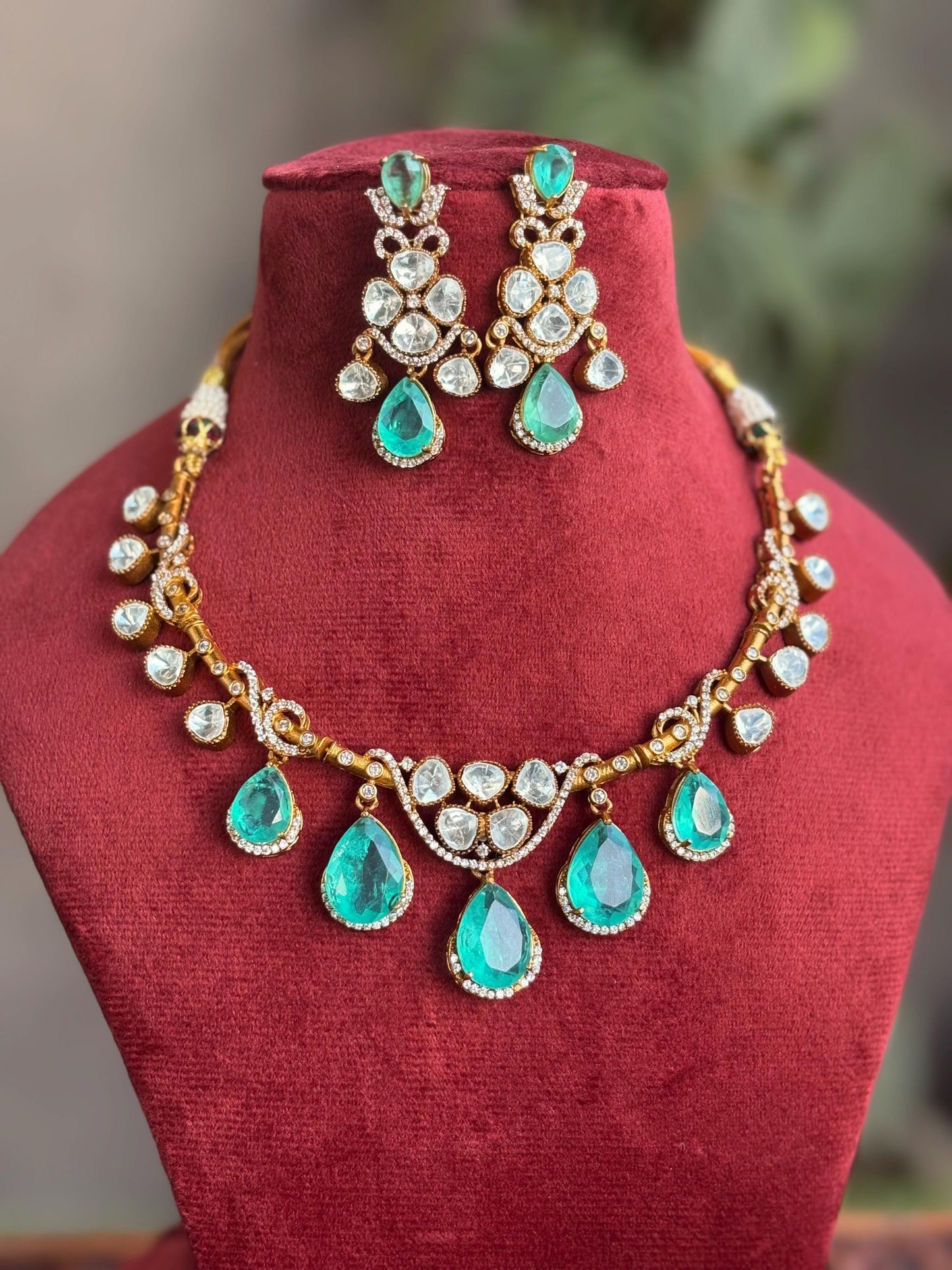 AMAYA Mint Gold Hasli Necklace Set