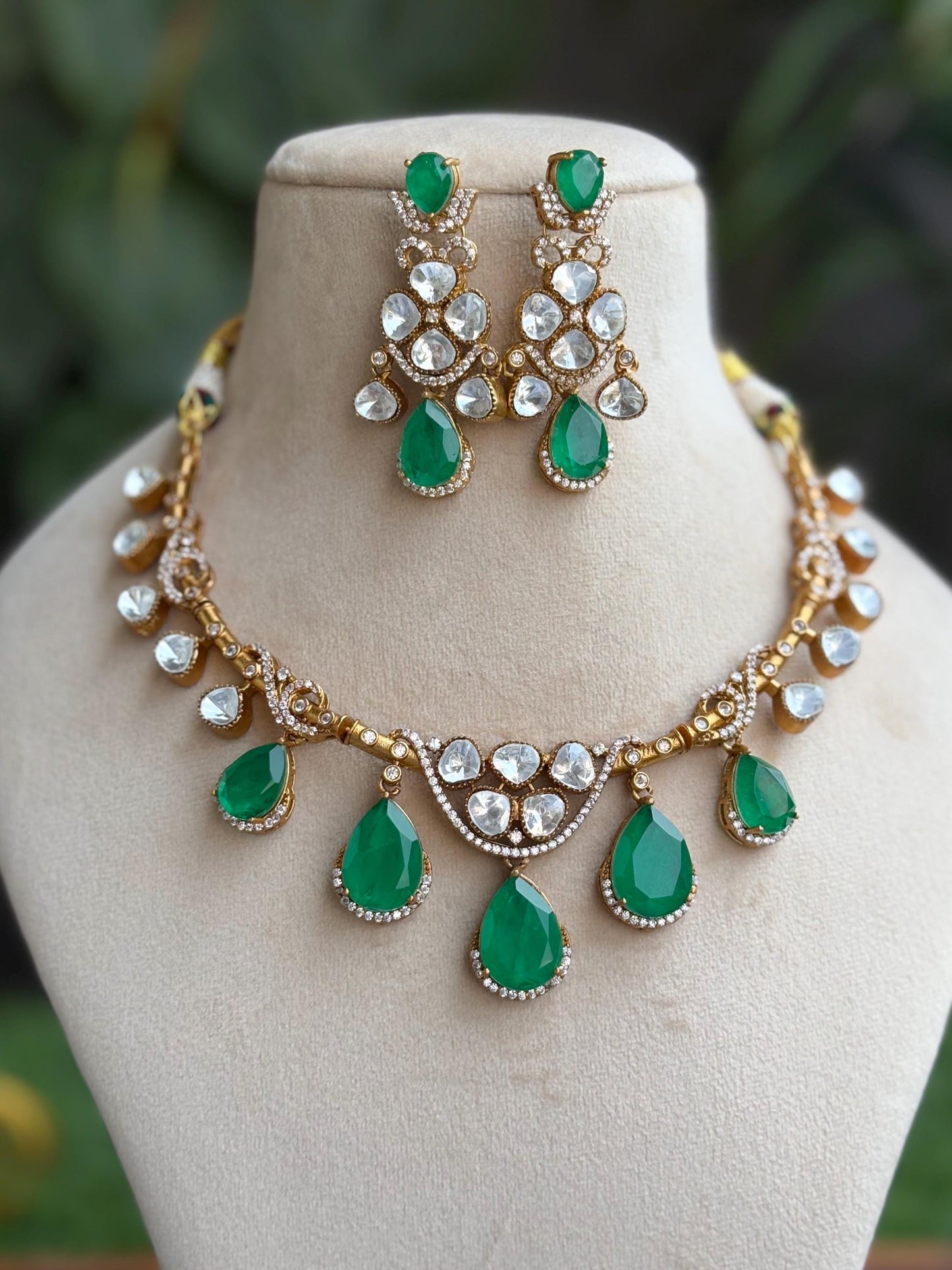 AMAYA Green Gold Hasli Necklace Set