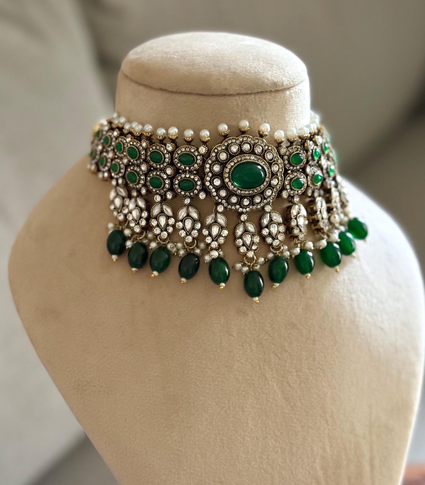 SHEHLA Green colour Victorian style kundan and cz choker necklace set with maangtika, Indian Pakistani wedding bridal jewelry