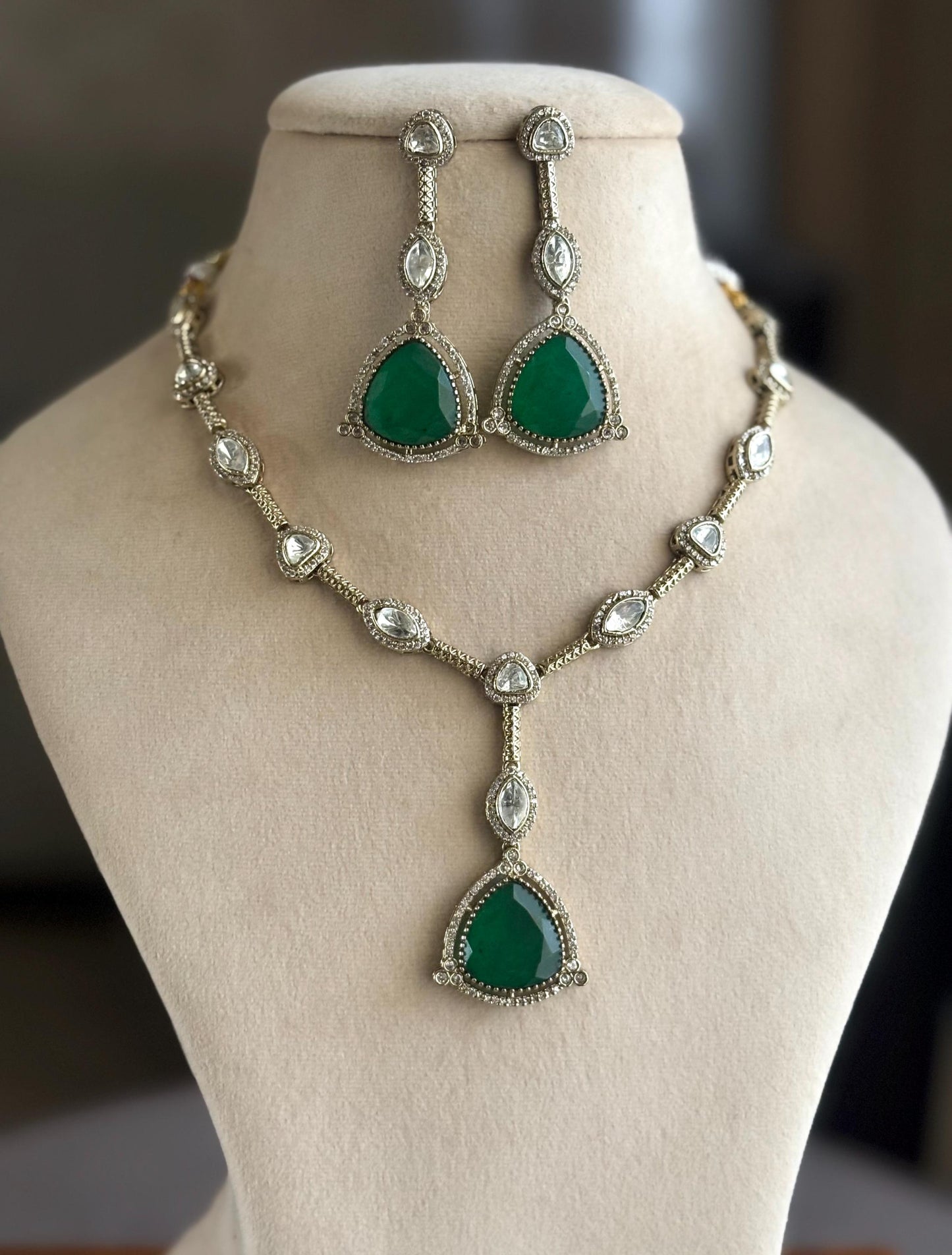 HIBA Emerald green doublet stone Necklace Set in Victorian Style