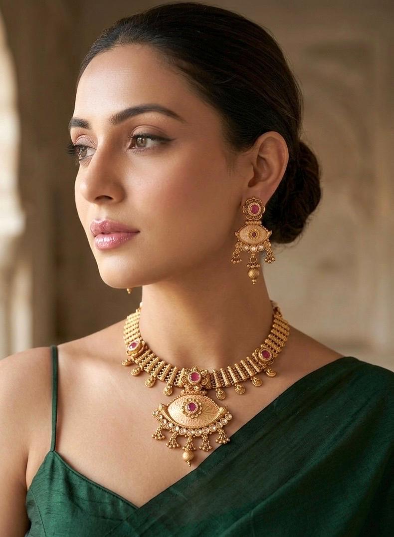 ADVIKA Gold tone Rajwadi jewellery South Indian jewelry,meenakari necklace earrings, Indian ruby stones golden jewelry, kempu temple jewelry